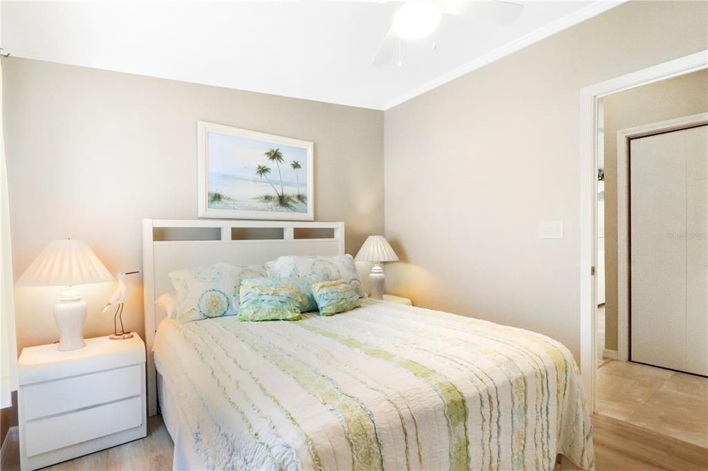 For Sale: $299,000 (2 beds, 2 baths, 1329 Square Feet)