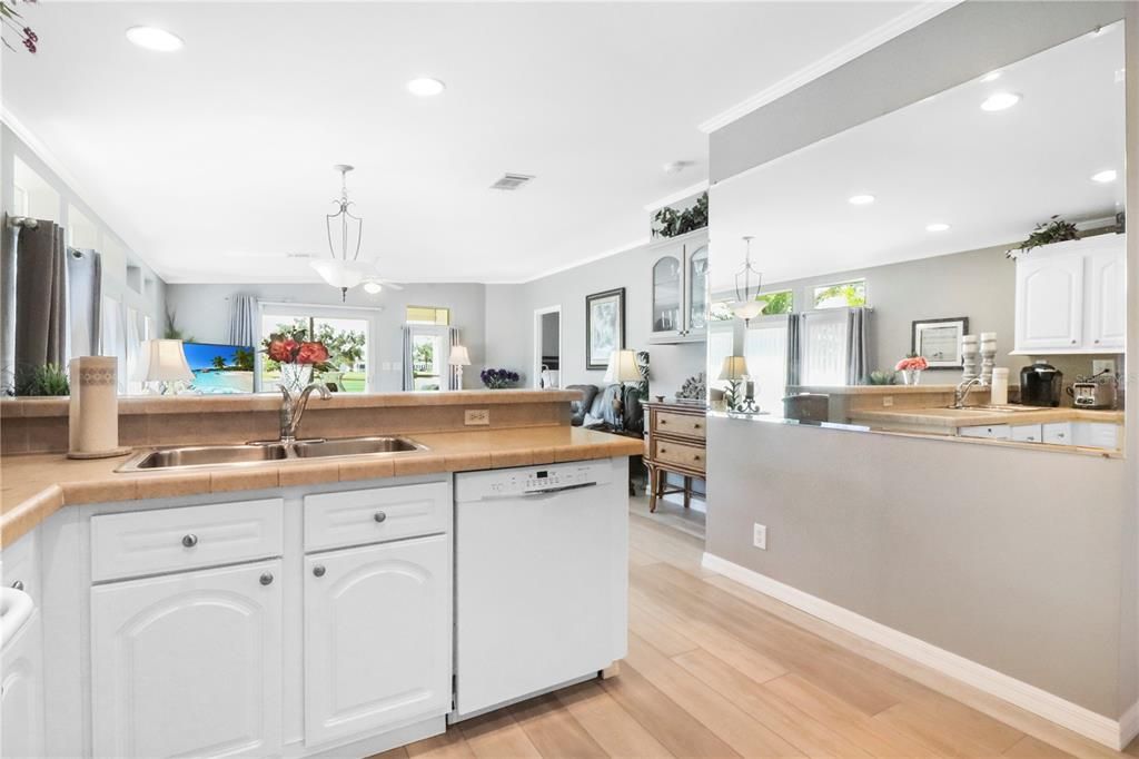 For Sale: $299,000 (2 beds, 2 baths, 1329 Square Feet)