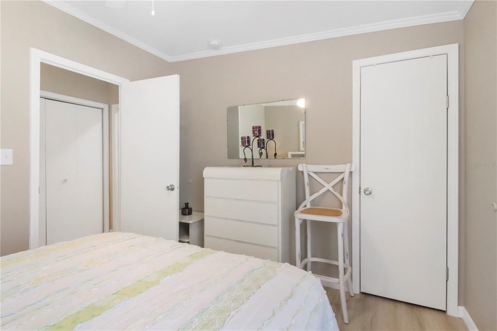 For Sale: $299,000 (2 beds, 2 baths, 1329 Square Feet)