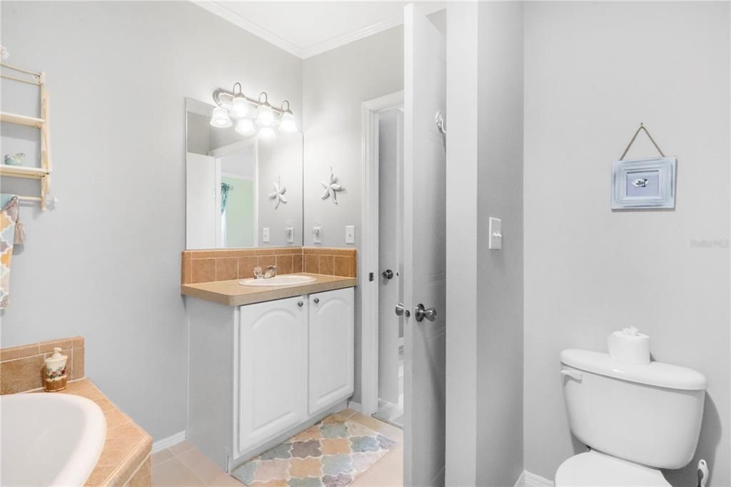 For Sale: $299,000 (2 beds, 2 baths, 1329 Square Feet)