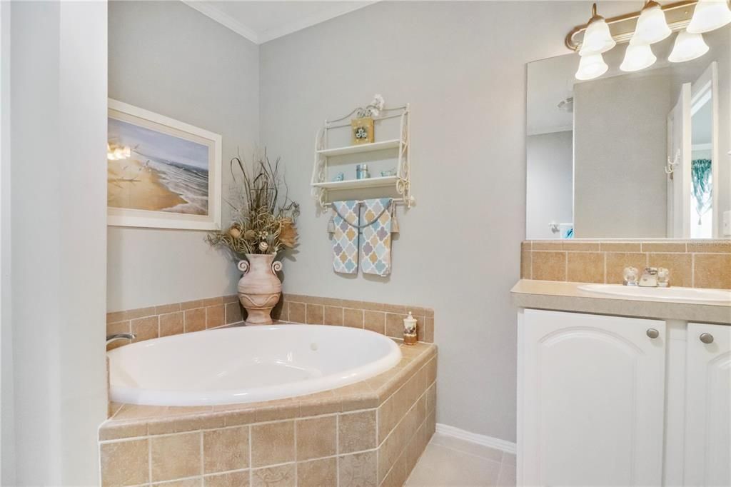 For Sale: $299,000 (2 beds, 2 baths, 1329 Square Feet)