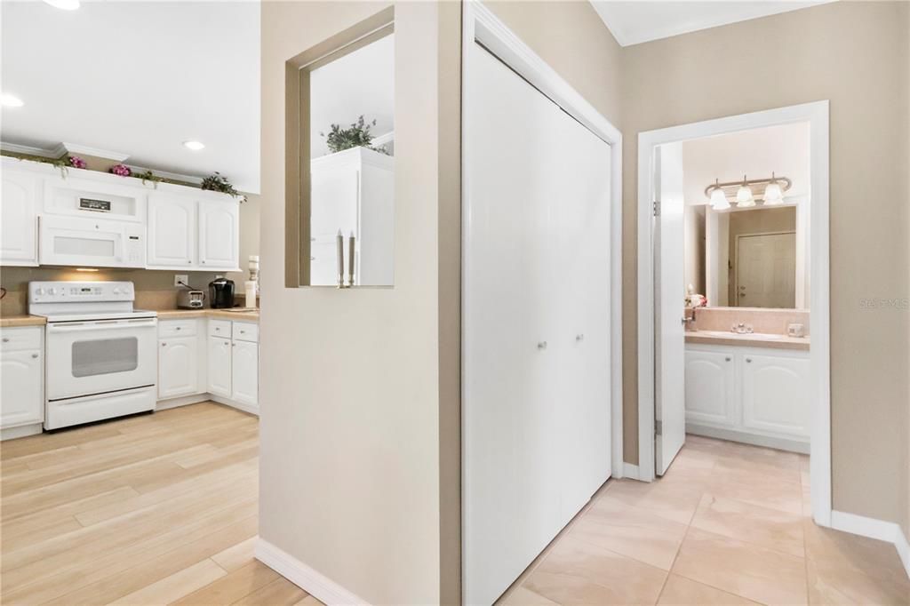 For Sale: $299,000 (2 beds, 2 baths, 1329 Square Feet)