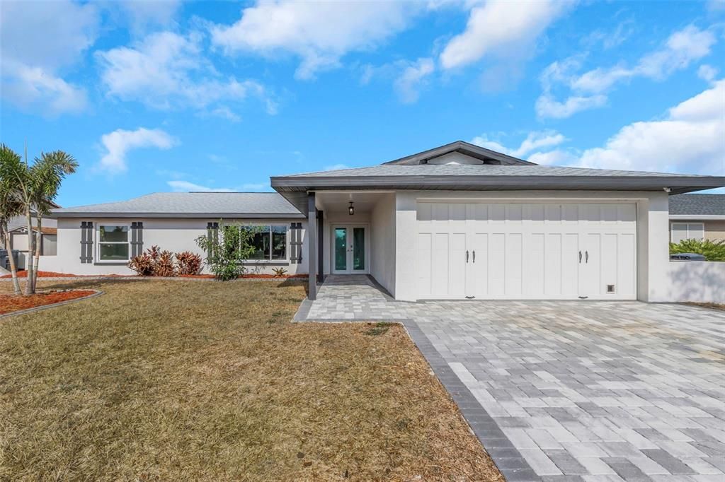 合同活跃: $684,900 (3 贝兹, 2 浴室, 1474 平方英尺)