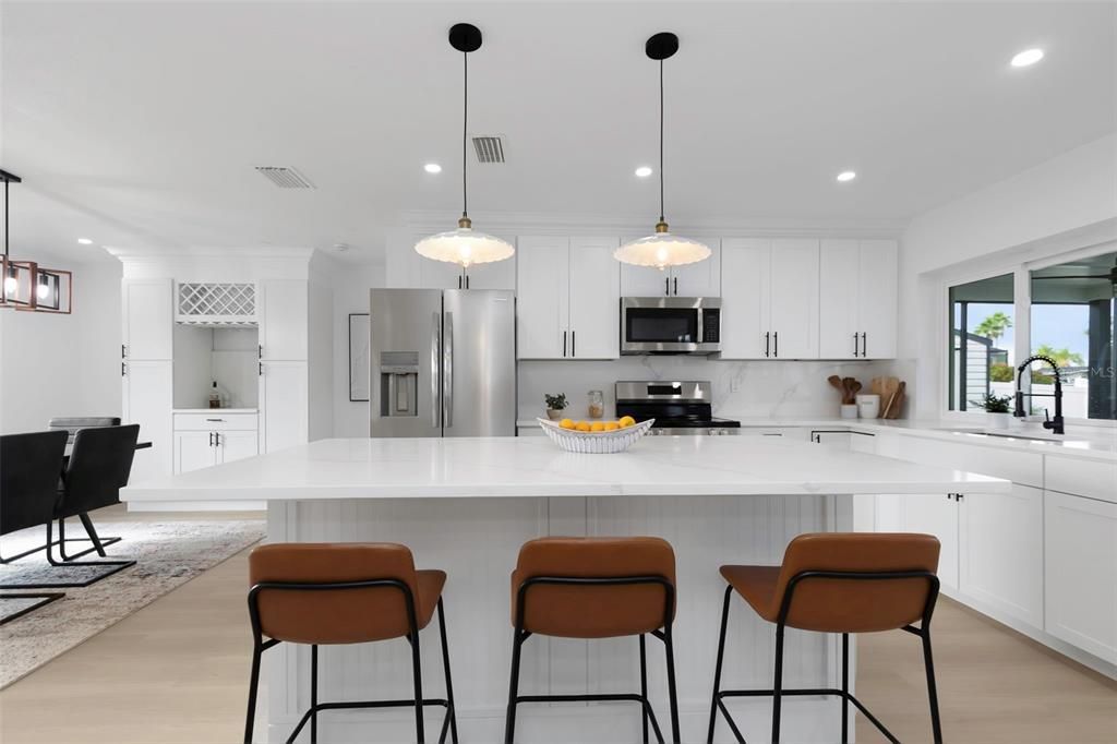 合同活跃: $684,900 (3 贝兹, 2 浴室, 1474 平方英尺)