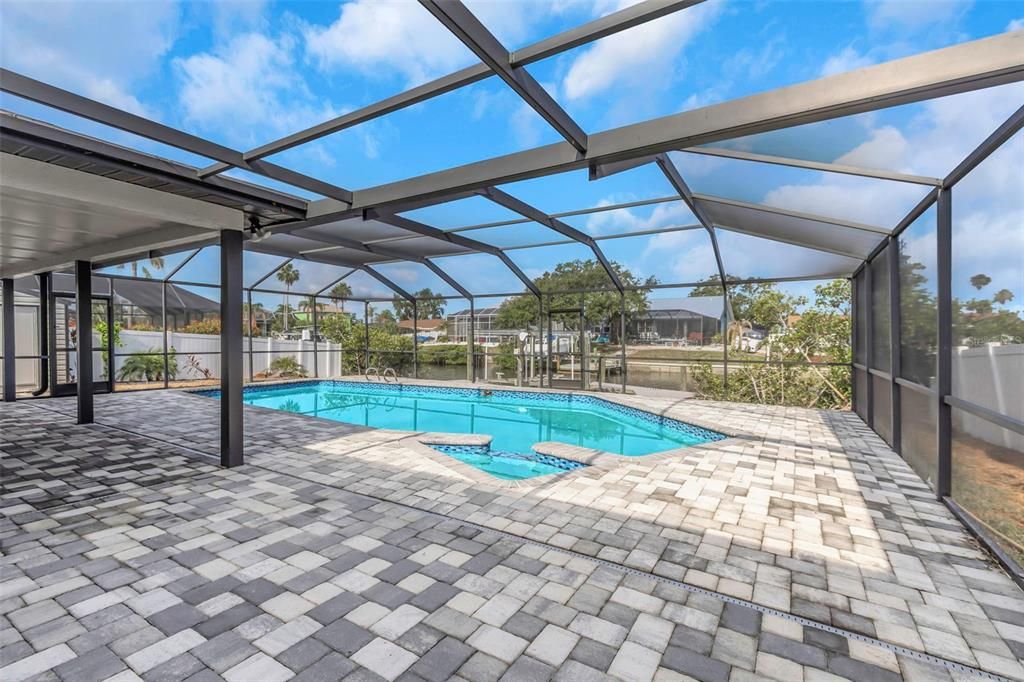 合同活跃: $684,900 (3 贝兹, 2 浴室, 1474 平方英尺)