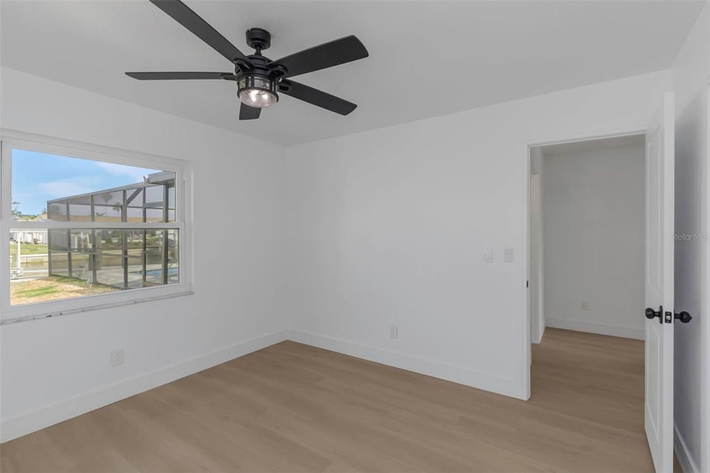 合同活跃: $684,900 (3 贝兹, 2 浴室, 1474 平方英尺)