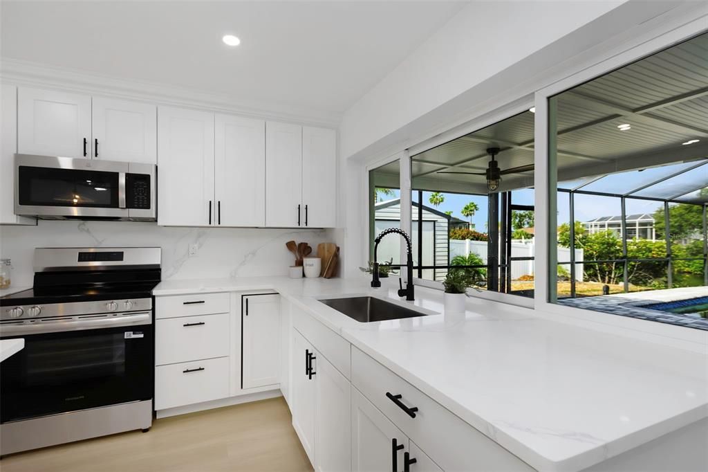 合同活跃: $684,900 (3 贝兹, 2 浴室, 1474 平方英尺)