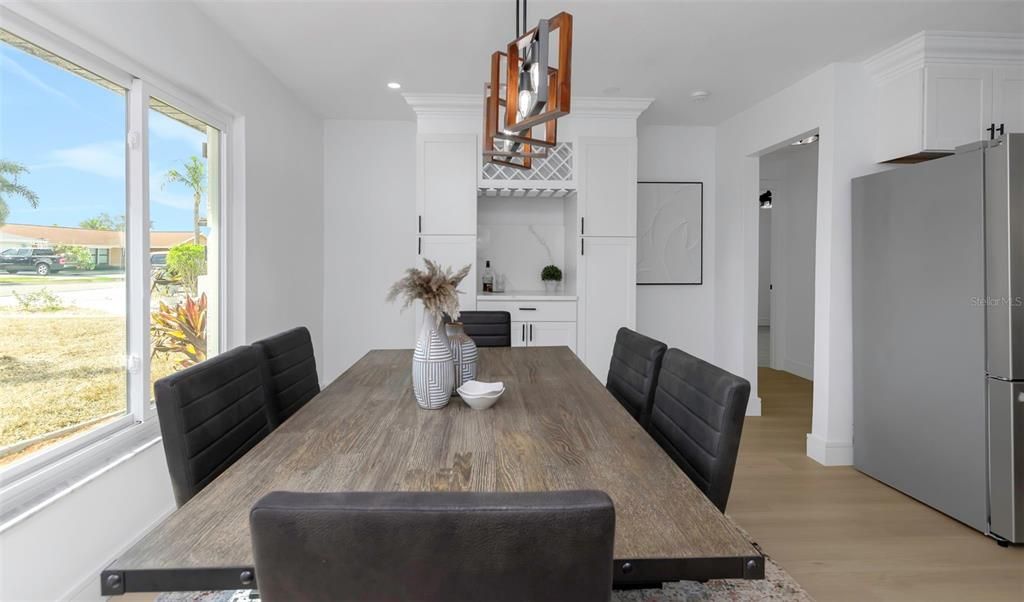 合同活跃: $684,900 (3 贝兹, 2 浴室, 1474 平方英尺)