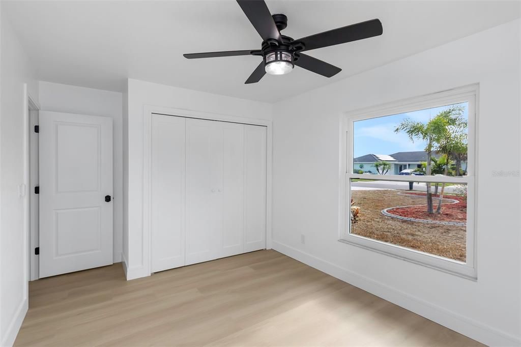 合同活跃: $684,900 (3 贝兹, 2 浴室, 1474 平方英尺)