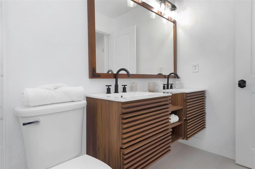 合同活跃: $684,900 (3 贝兹, 2 浴室, 1474 平方英尺)