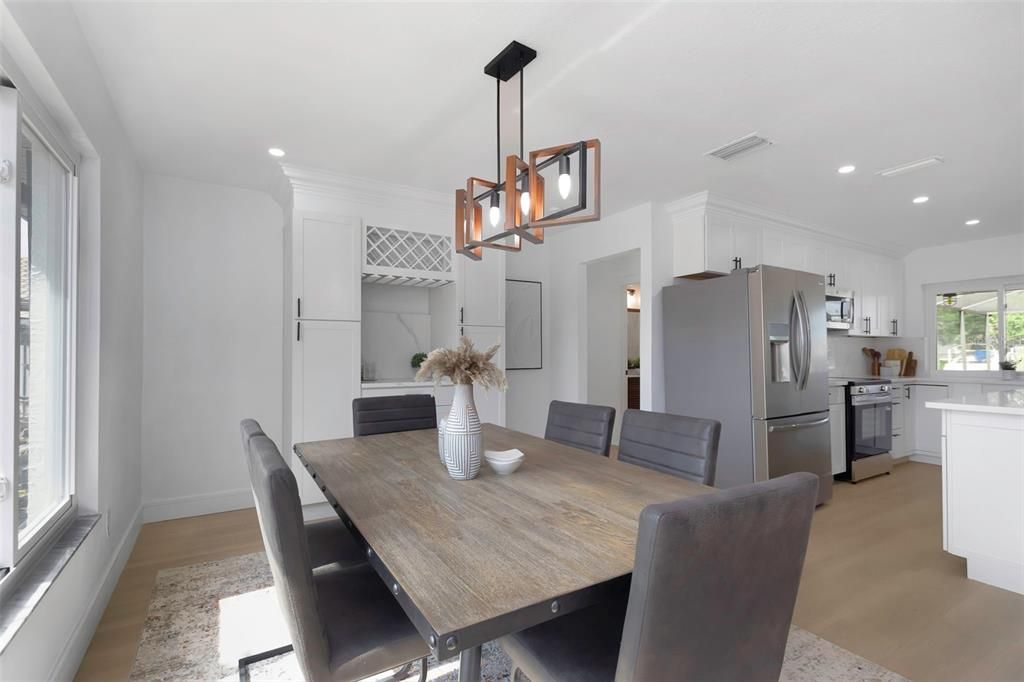 合同活跃: $684,900 (3 贝兹, 2 浴室, 1474 平方英尺)