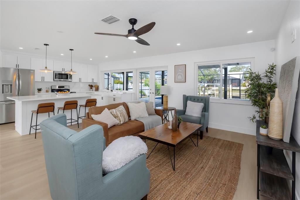 合同活跃: $684,900 (3 贝兹, 2 浴室, 1474 平方英尺)