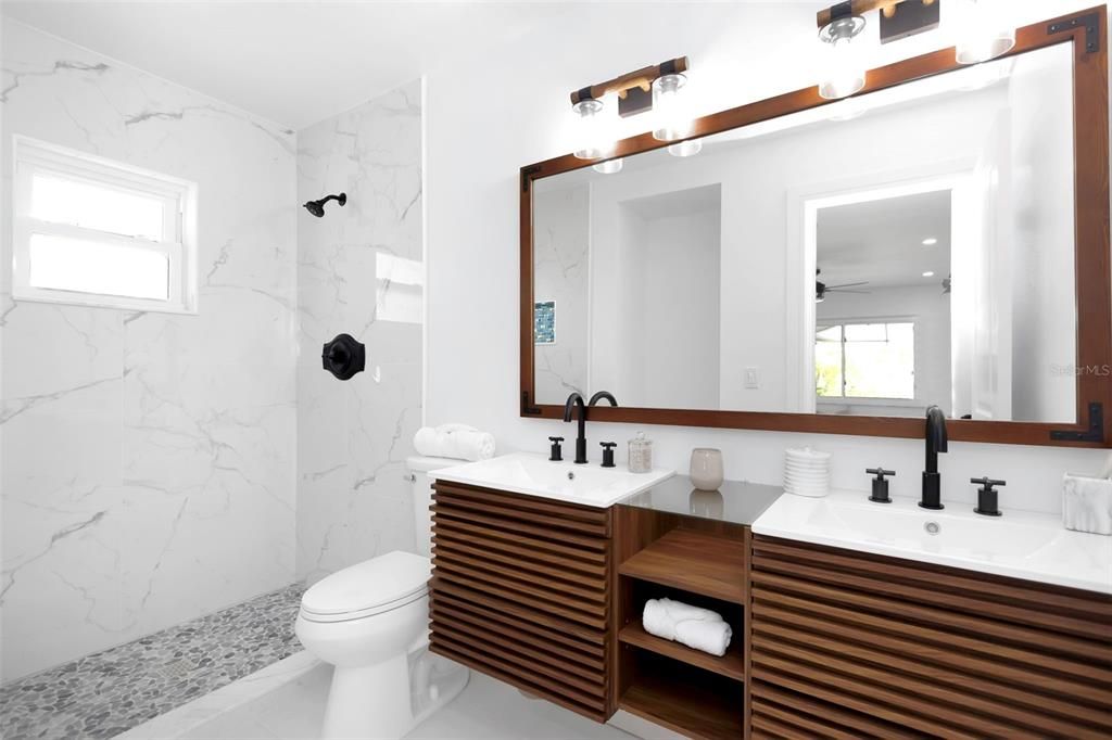 合同活跃: $684,900 (3 贝兹, 2 浴室, 1474 平方英尺)