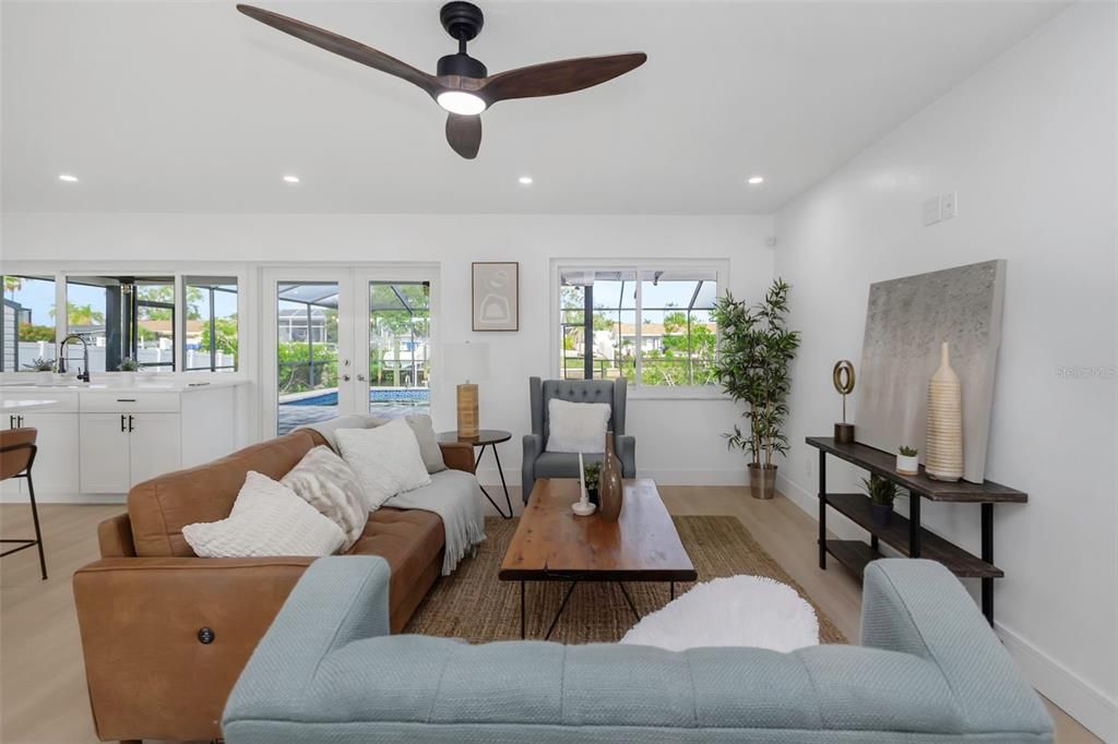 合同活跃: $684,900 (3 贝兹, 2 浴室, 1474 平方英尺)