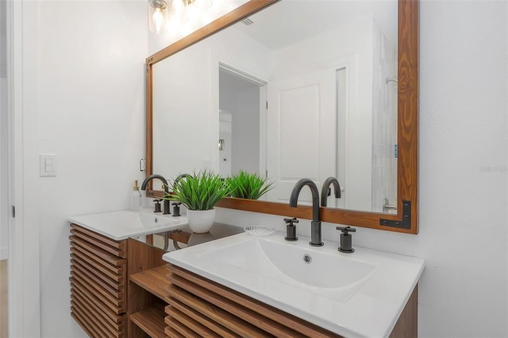 合同活跃: $684,900 (3 贝兹, 2 浴室, 1474 平方英尺)