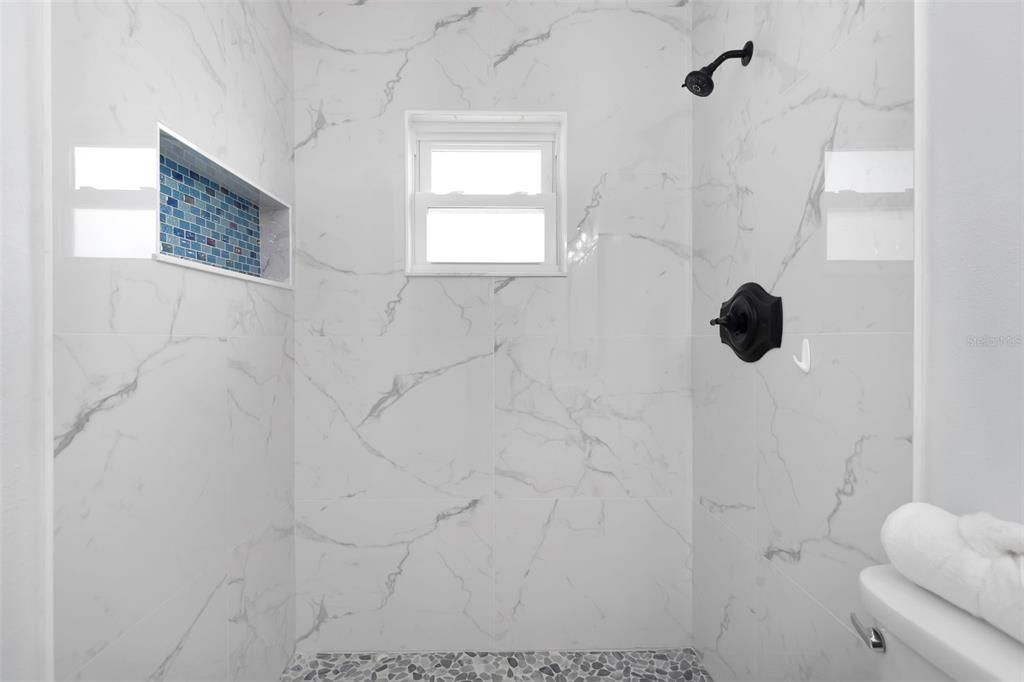 合同活跃: $684,900 (3 贝兹, 2 浴室, 1474 平方英尺)