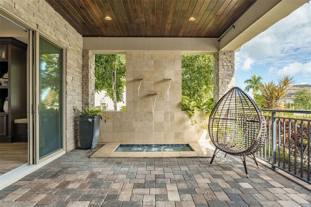 Под контрактом: $2,375,000 (5 спален, 5 ванн, 5390 Квадратных фут)