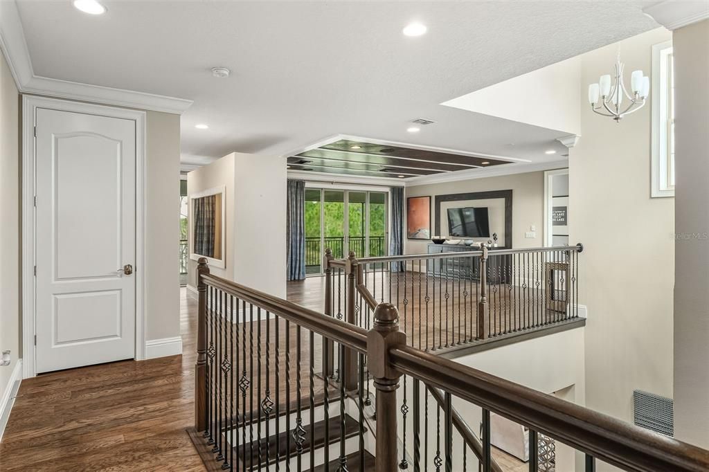 Под контрактом: $2,375,000 (5 спален, 5 ванн, 5390 Квадратных фут)