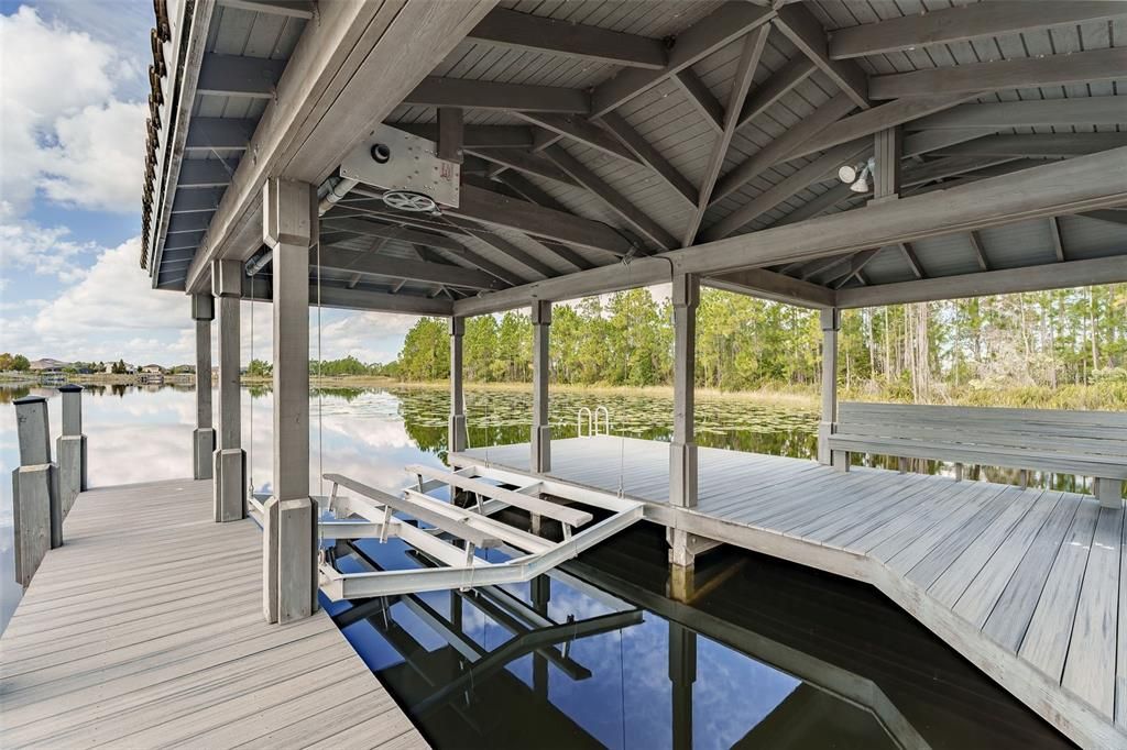 Под контрактом: $2,375,000 (5 спален, 5 ванн, 5390 Квадратных фут)