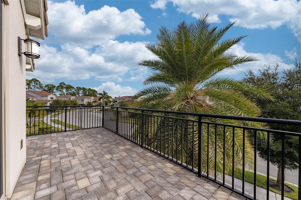 Под контрактом: $2,375,000 (5 спален, 5 ванн, 5390 Квадратных фут)