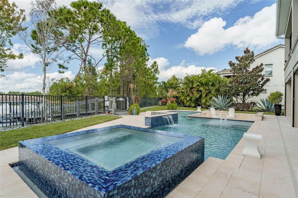 Под контрактом: $2,375,000 (5 спален, 5 ванн, 5390 Квадратных фут)