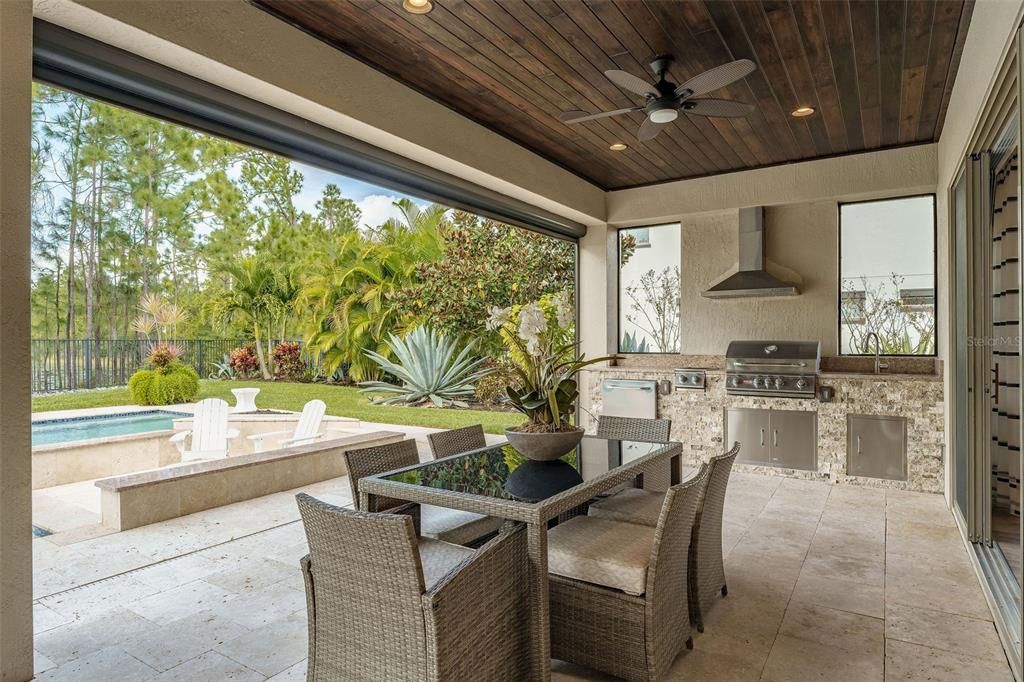 Под контрактом: $2,375,000 (5 спален, 5 ванн, 5390 Квадратных фут)