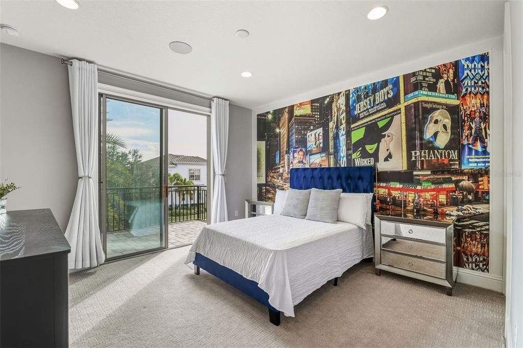 Под контрактом: $2,375,000 (5 спален, 5 ванн, 5390 Квадратных фут)