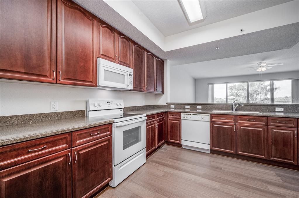 В аренду: $2,400 (3 спален, 2 ванн, 2260 Квадратных фут)