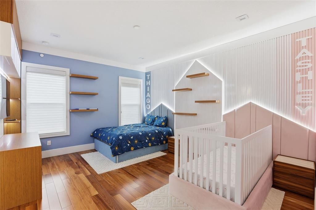 For Sale: $4,950,000 (5 beds, 5 baths, 6188 Square Feet)