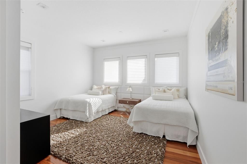 For Sale: $4,950,000 (5 beds, 5 baths, 6188 Square Feet)