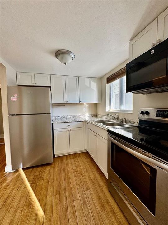 For Sale: $94,500 (1 beds, 1 baths, 576 Square Feet)