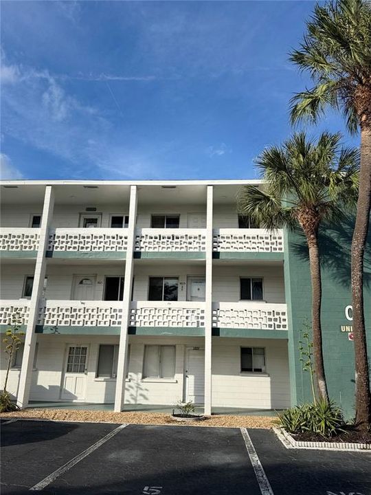 For Sale: $94,500 (1 beds, 1 baths, 576 Square Feet)