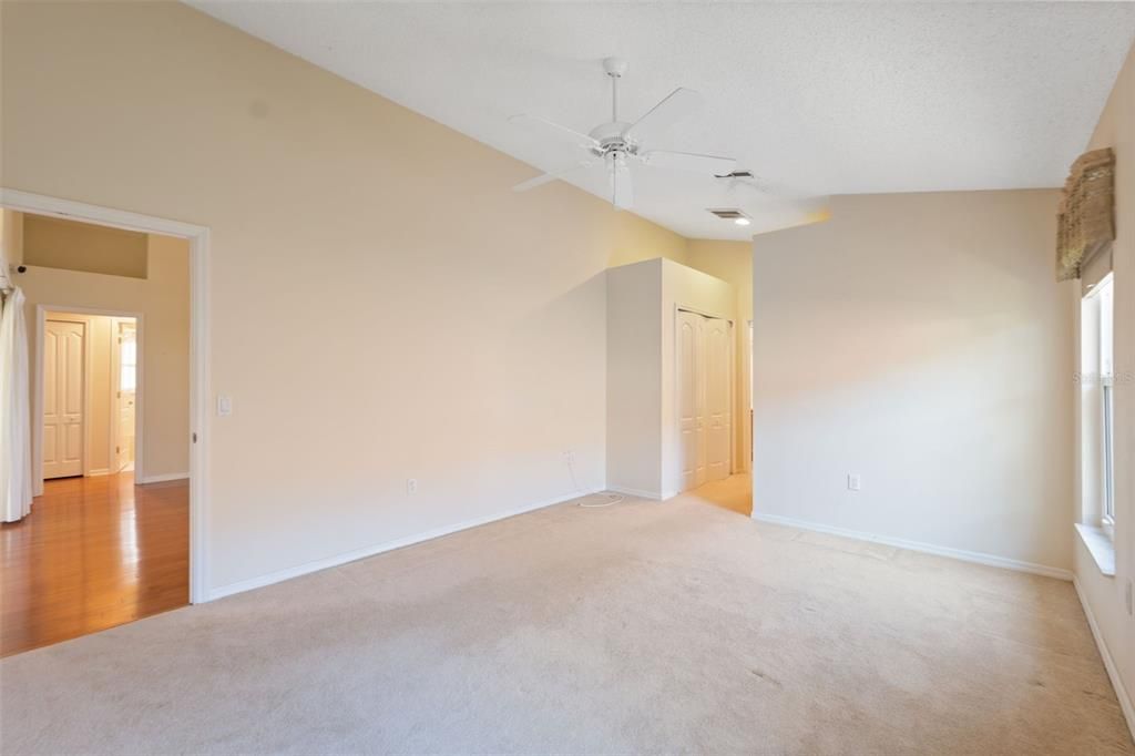 For Sale: $275,000 (3 beds, 2 baths, 1706 Square Feet)