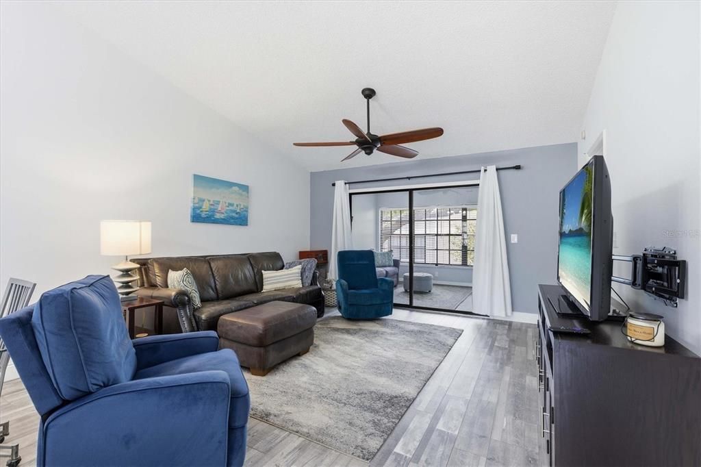 En Venta: $255,000 (2 camas, 2 baños, 1080 Pies cuadrados)