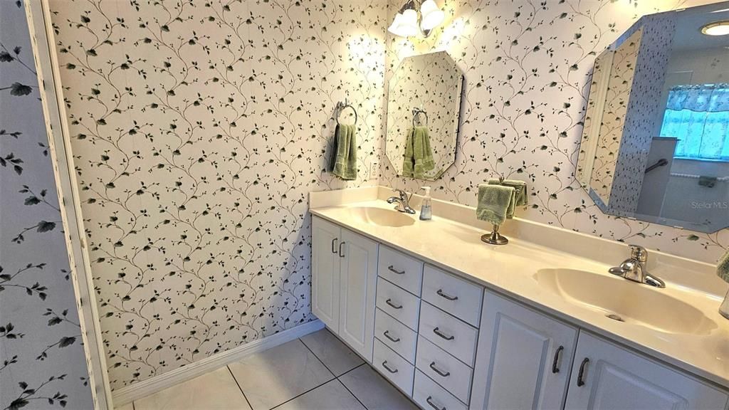 En Venta: $465,000 (3 camas, 2 baños, 2252 Pies cuadrados)