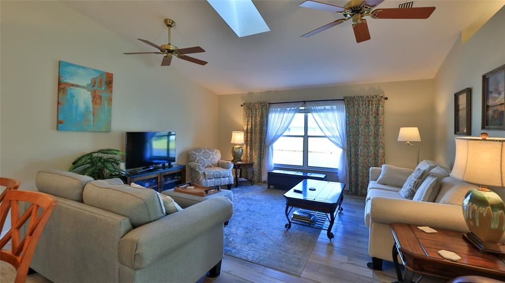 En Venta: $465,000 (3 camas, 2 baños, 2252 Pies cuadrados)