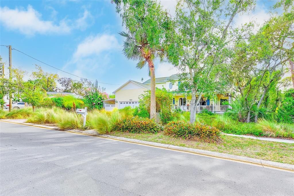 For Sale: $699,900 (3 beds, 2 baths, 2222 Square Feet)