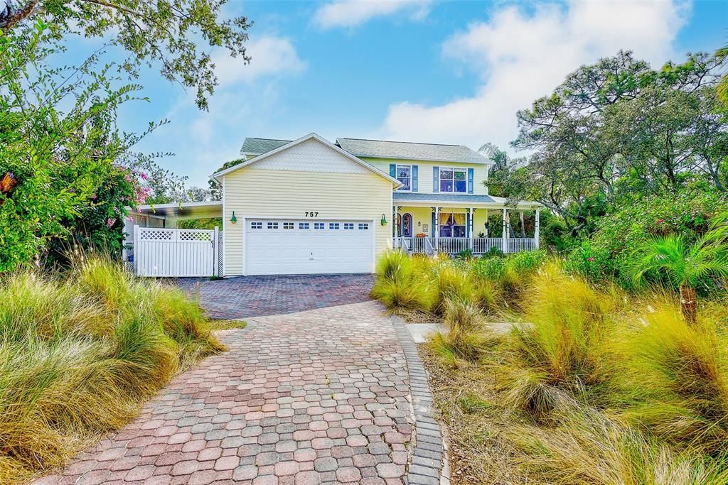 For Sale: $699,900 (3 beds, 2 baths, 2222 Square Feet)