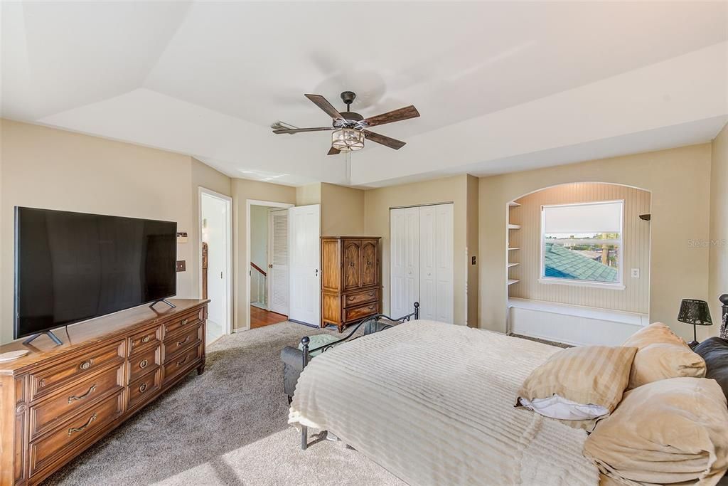 For Sale: $699,900 (3 beds, 2 baths, 2222 Square Feet)