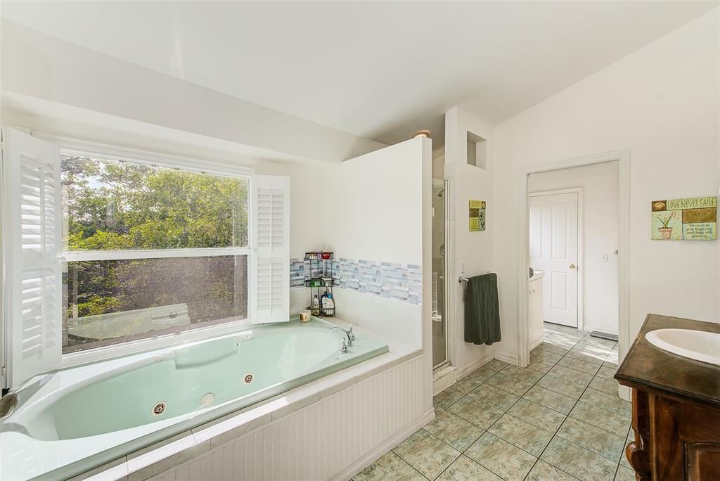 For Sale: $699,900 (3 beds, 2 baths, 2222 Square Feet)