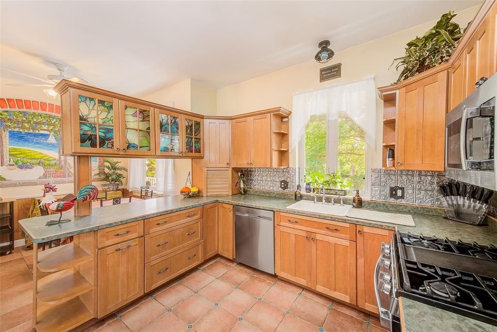 For Sale: $699,900 (3 beds, 2 baths, 2222 Square Feet)