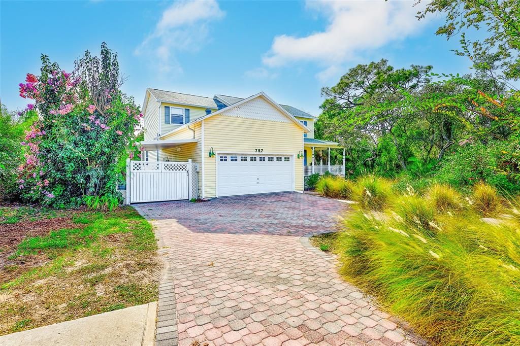 For Sale: $699,900 (3 beds, 2 baths, 2222 Square Feet)