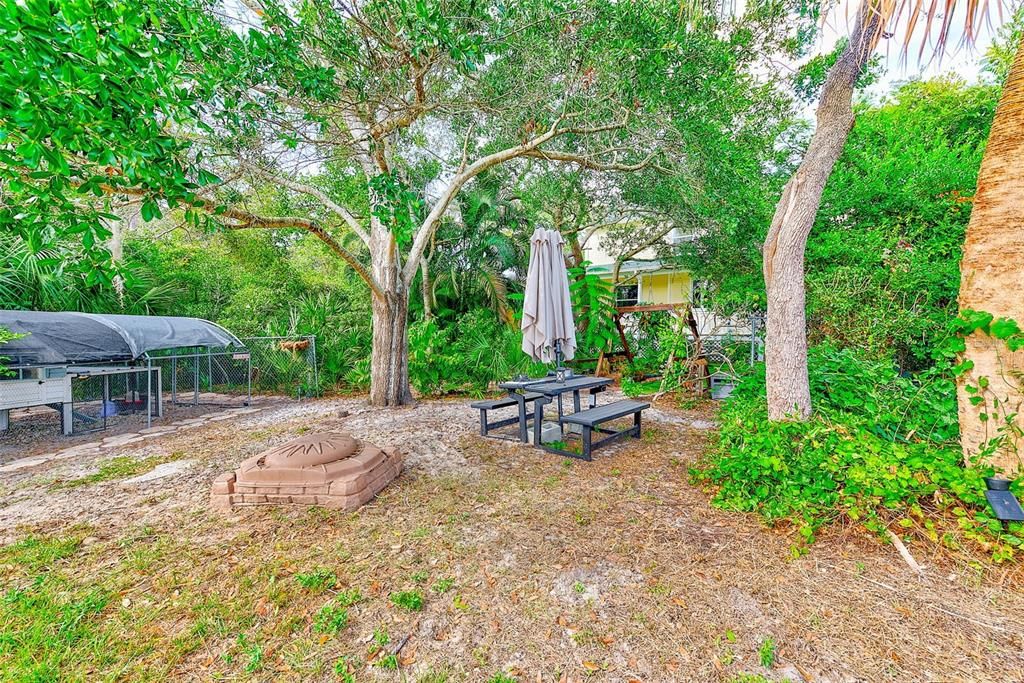 For Sale: $699,900 (3 beds, 2 baths, 2222 Square Feet)