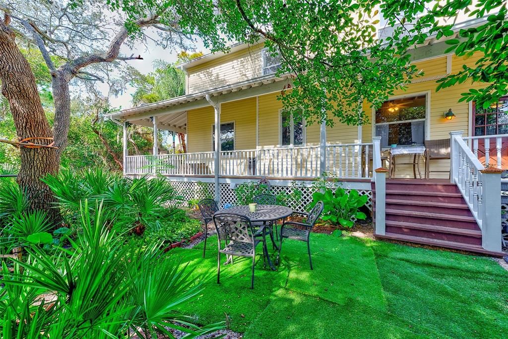 For Sale: $699,900 (3 beds, 2 baths, 2222 Square Feet)