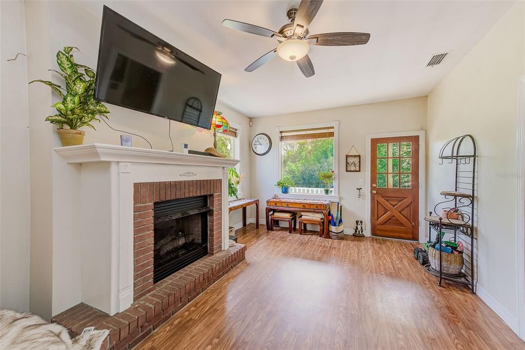 For Sale: $699,900 (3 beds, 2 baths, 2222 Square Feet)