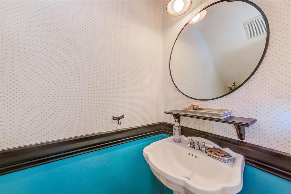 For Sale: $699,900 (3 beds, 2 baths, 2222 Square Feet)