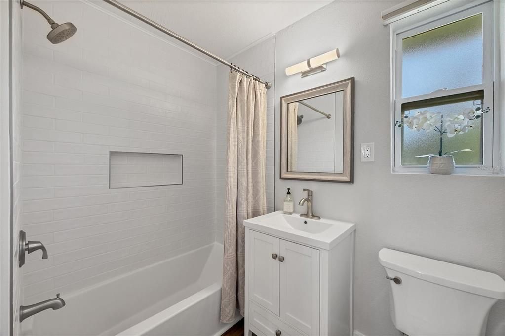 For Sale: $515,000 (2 beds, 2 baths, 1302 Square Feet)