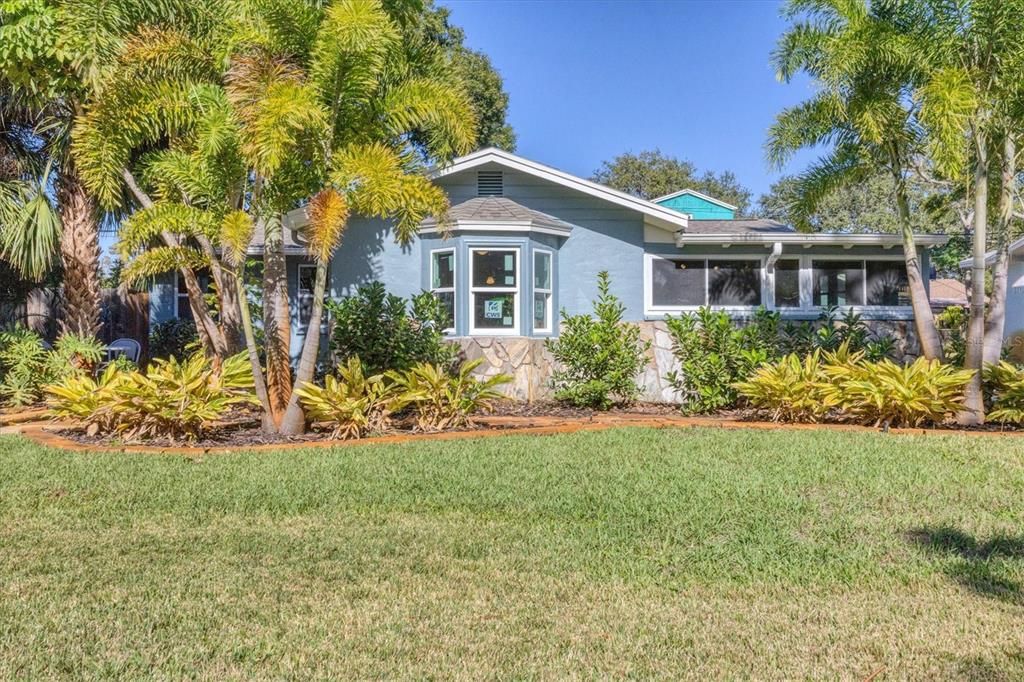 For Sale: $515,000 (2 beds, 2 baths, 1302 Square Feet)