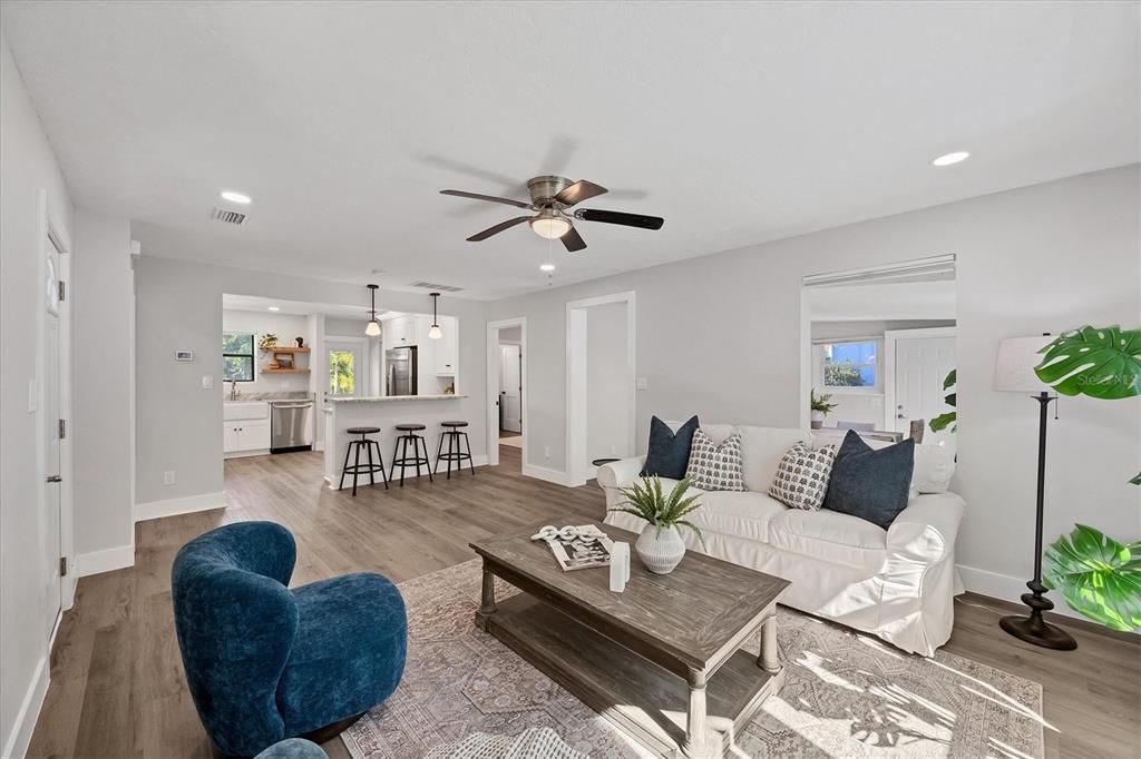 For Sale: $515,000 (2 beds, 2 baths, 1302 Square Feet)