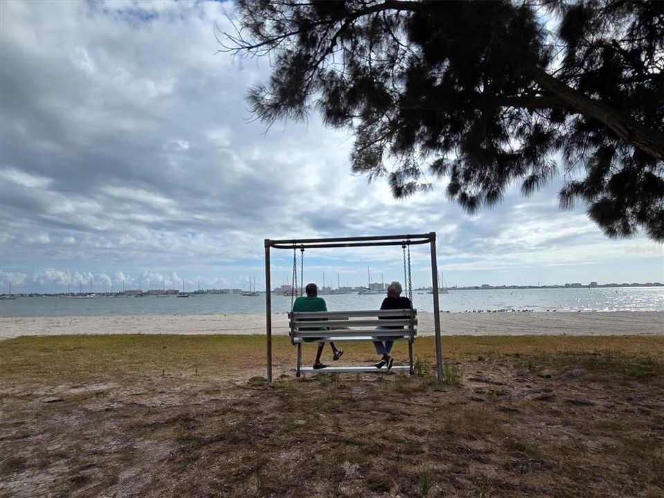 For Sale: $515,000 (2 beds, 2 baths, 1302 Square Feet)